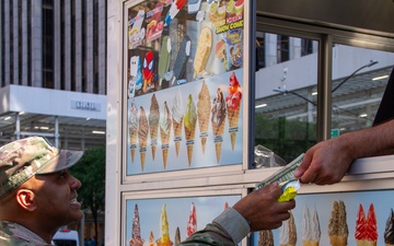 U.S. Army Reserve Soldiers Visit NYC