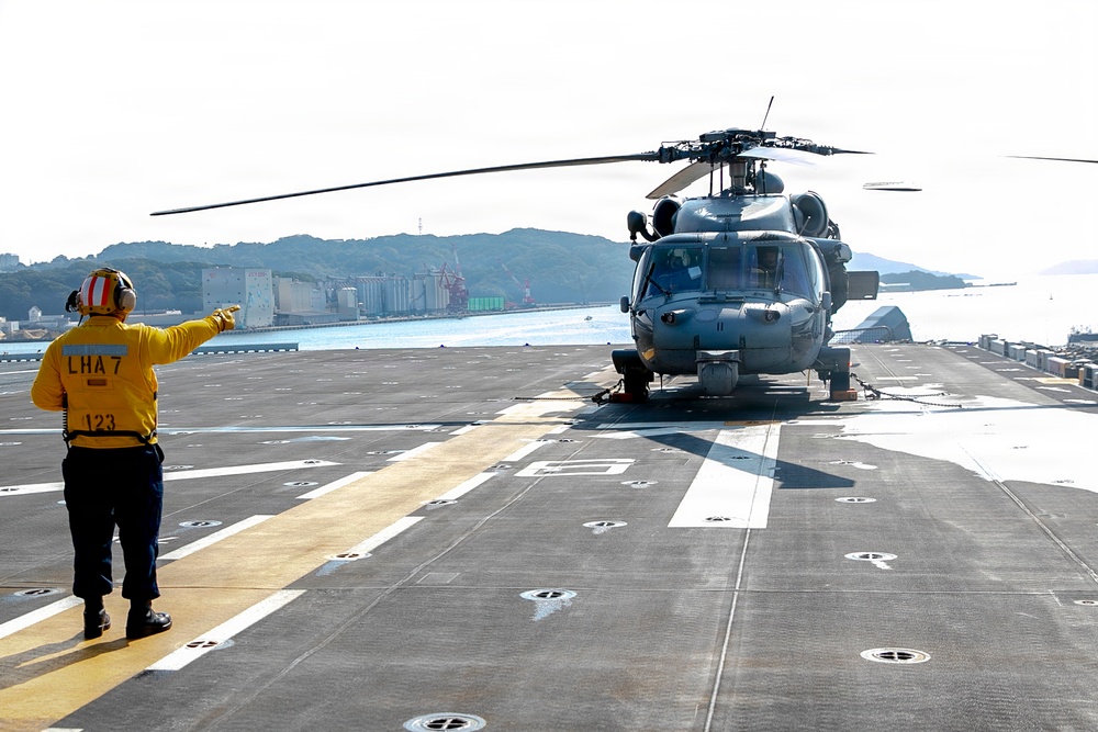 Tripoli Conducts In-Port Flight Operations