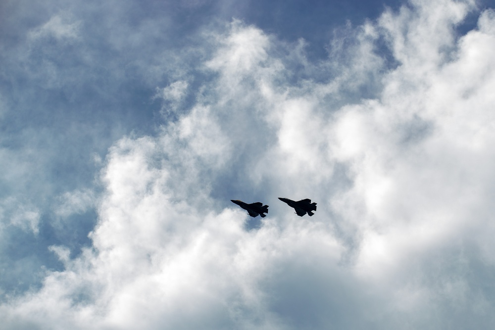 George Washington Conducts Flight Operations