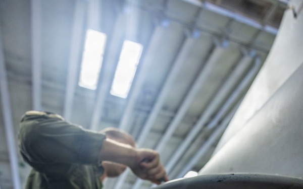 22nd MEU Conducts Maintenance Aboard USS Iwo Jima (LHD 7)