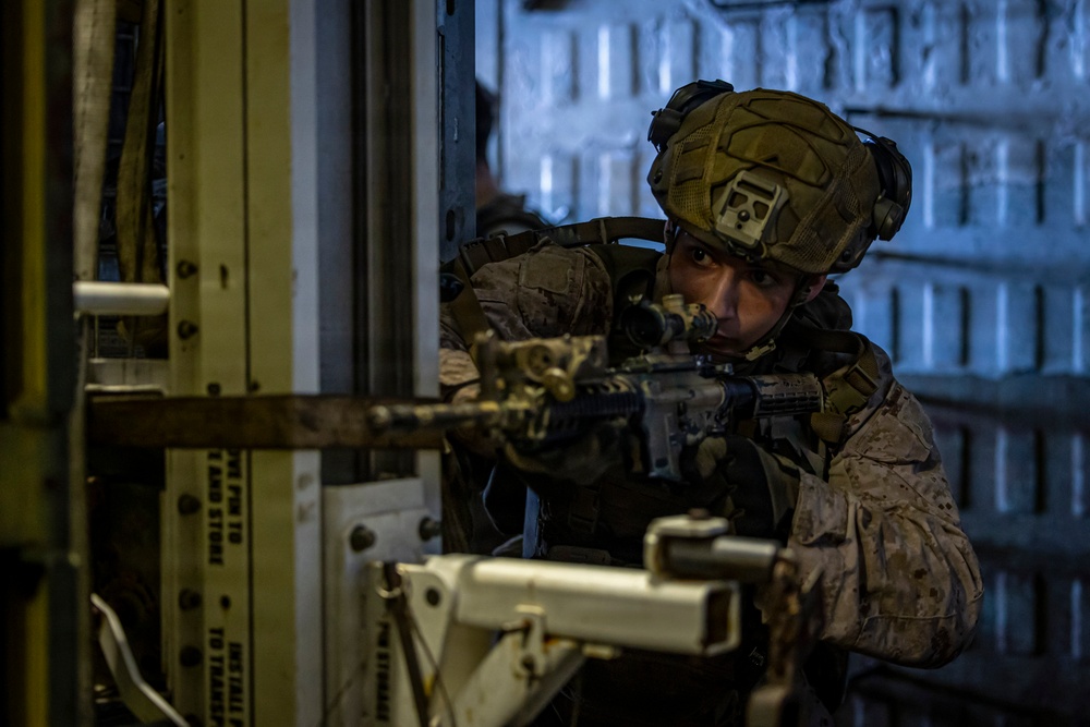 22nd MEU Conducts Close-Quarters Combat Training