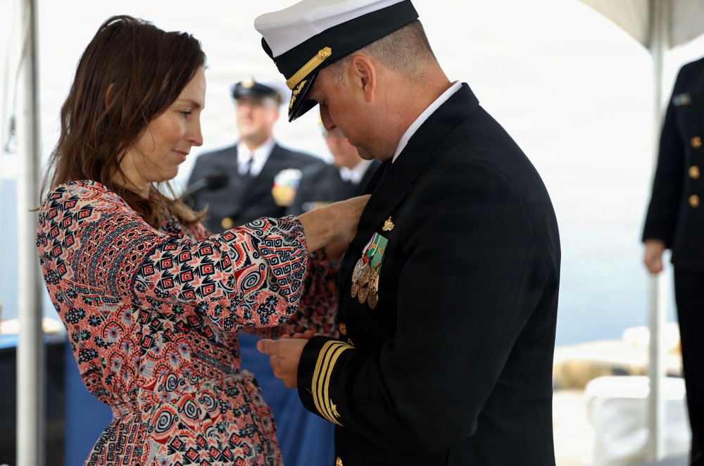 USS Nitze (DDG 94) Holds Change of Command Ceremony