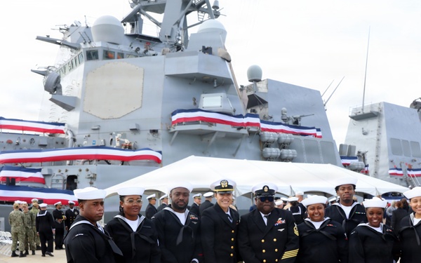 USS Nitze (DDG 94) Holds Change of Command Ceremony