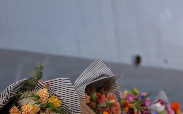 USS Nitze (DDG 94) Holds Change of Command Ceremony