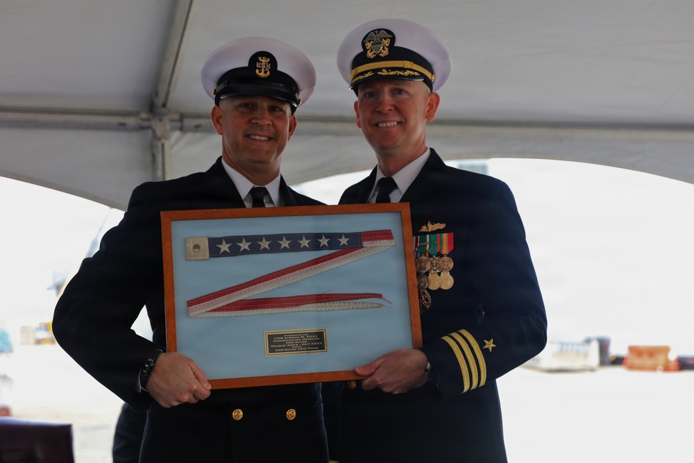USS Nitze (DDG 94) Holds Change of Command Ceremony