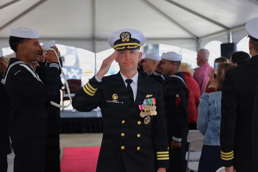USS Nitze (DDG 94) Holds Change of Command Ceremony