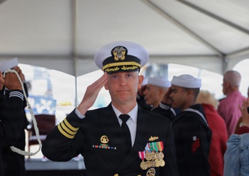 USS Nitze (DDG 94) Holds Change of Command Ceremony