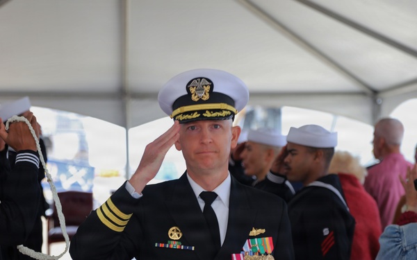 USS Nitze (DDG 94) Holds Change of Command Ceremony