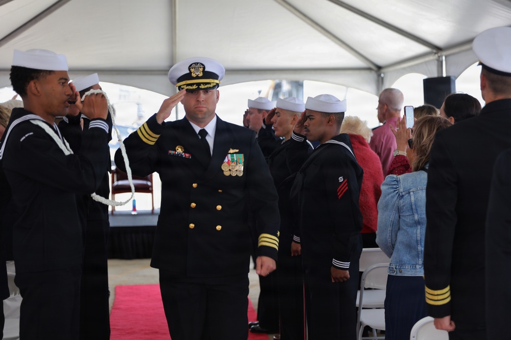 USS Nitze (DDG 94) Holds Change of Command Ceremony