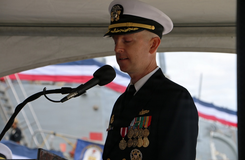 USS Nitze (DDG 94) Holds Change of Command Ceremony
