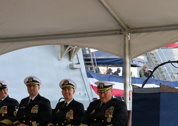 USS Nitze (DDG 94) Holds Change of Command Ceremony
