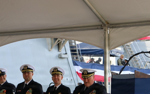 USS Nitze (DDG 94) Holds Change of Command Ceremony