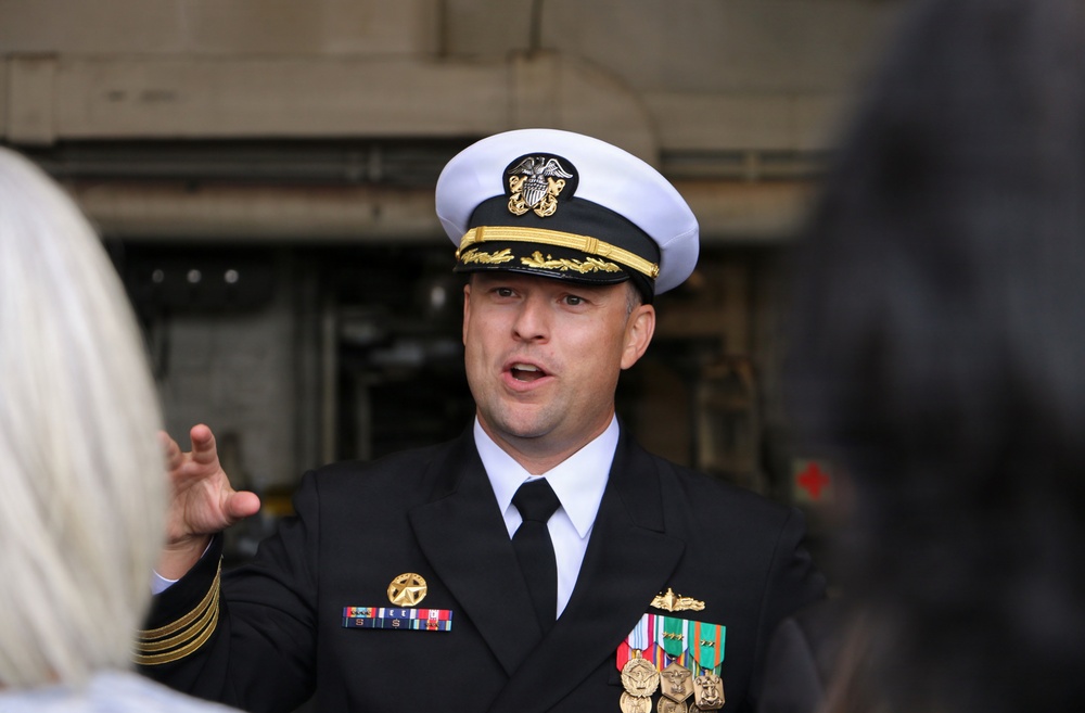 USS Nitze (DDG 94) Holds Change of Command Ceremony