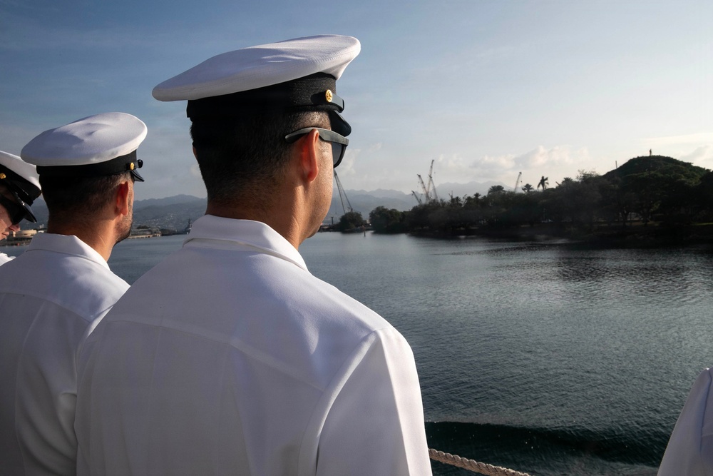 Wayne E. Meyer Returns to Pearl Harbor After 9 Month Deployment