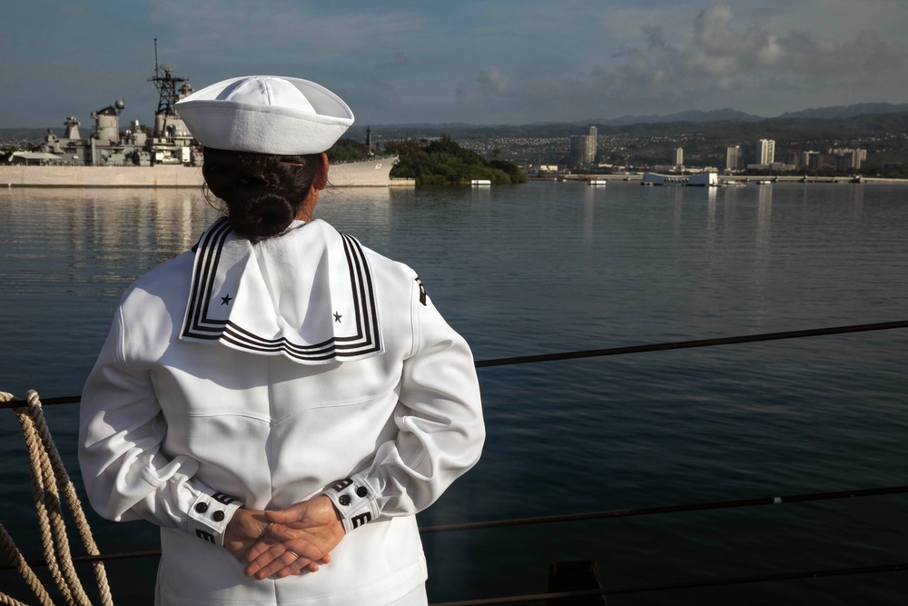 Wayne E. Meyer Returns to Pearl Harbor After 9 Month Deployment