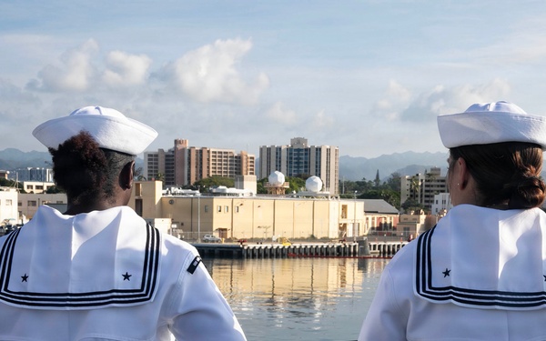 Wayne E. Meyer Returns to Pearl Harbor After 9 Month Deployment