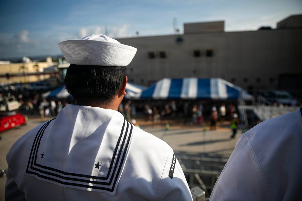 Wayne E. Meyer Returns to Pearl Harbor After 9 Month Deployment