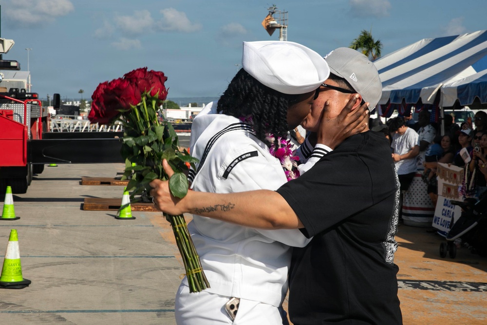 Wayne E. Meyer Returns to Pearl Harbor After 9 Month Deployment