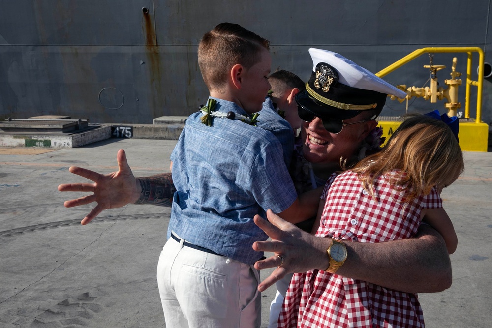 Wayne E. Meyer Returns to Pearl Harbor After 9 Month Deployment