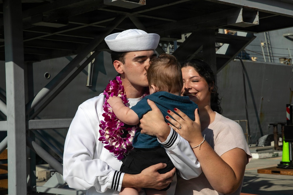 Wayne E. Meyer Returns to Pearl Harbor After 9 Month Deployment