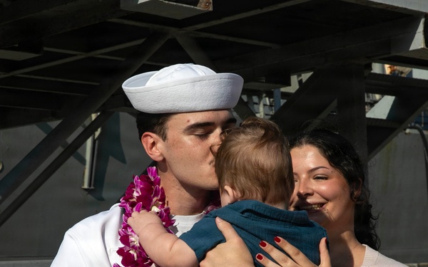 Wayne E. Meyer Returns to Pearl Harbor After 9 Month Deployment