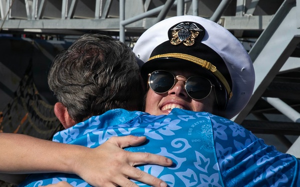 Wayne E. Meyer Returns to Pearl Harbor After 9 Month Deployment