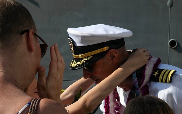 Wayne E. Meyer Returns to Pearl Harbor After 9 Month Deployment
