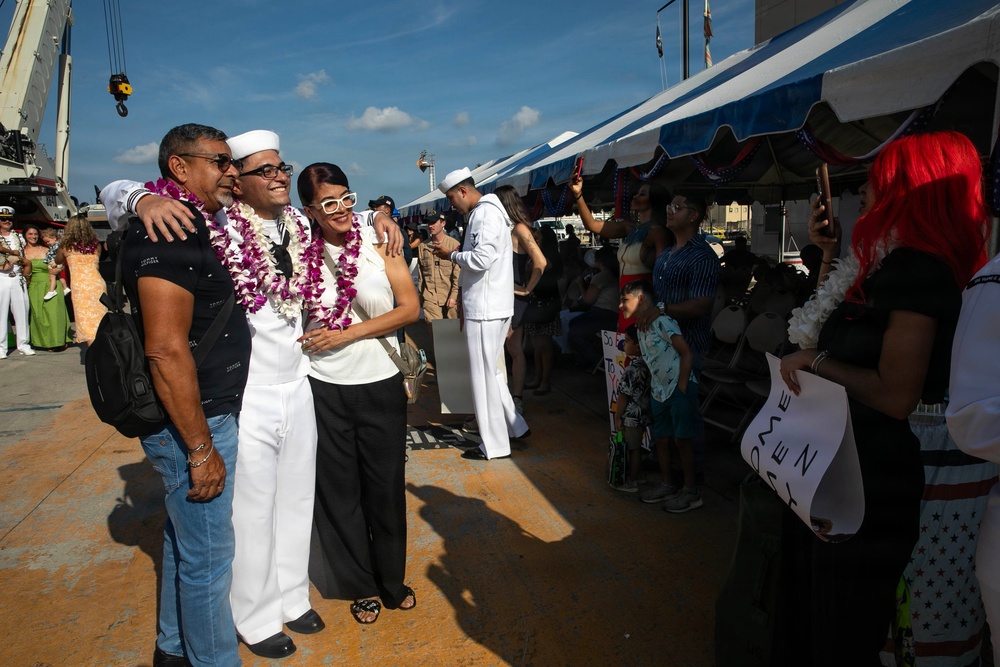 Wayne E. Meyer Returns to Pearl Harbor After 9 Month Deployment