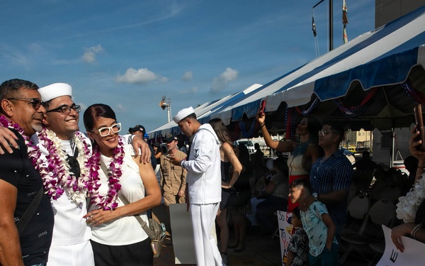 Wayne E. Meyer Returns to Pearl Harbor After 9 Month Deployment
