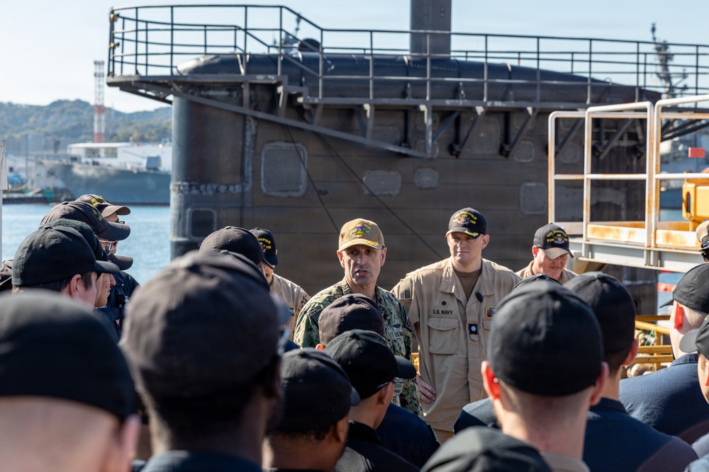 USS Annapolis (SSN 760) quarters on the pier