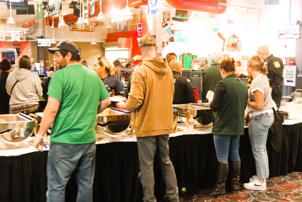 Fort McCoy DFMWR coordinates early Thanksgiving community dinner at McCoy’s Community Center