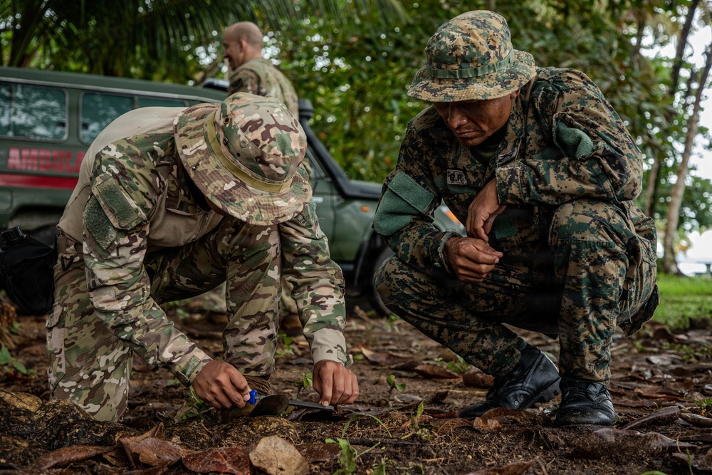 Combined Jungle Operations Training Course 2: Day 2