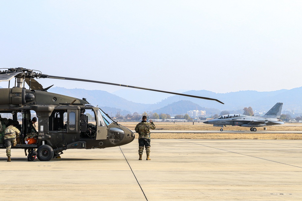 2-2 AHB Conducts Fast-Rope Insertion Training