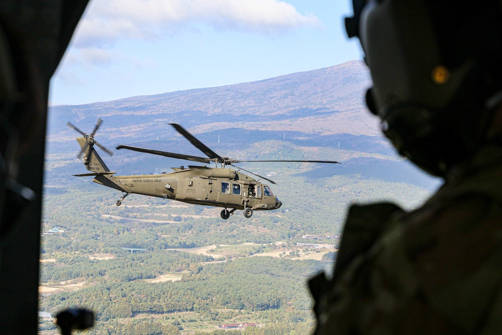 2-2 AHB Conducts Fast-Rope Insertion Training