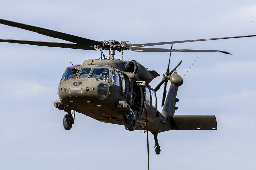 2-2 AHB Conducts Fast-Rope Insertion Training