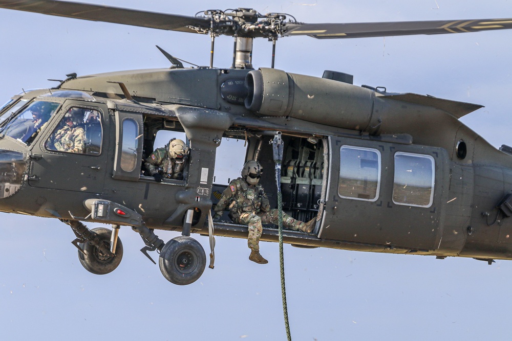 2-2 AHB Conducts Fast-Rope Insertion Training