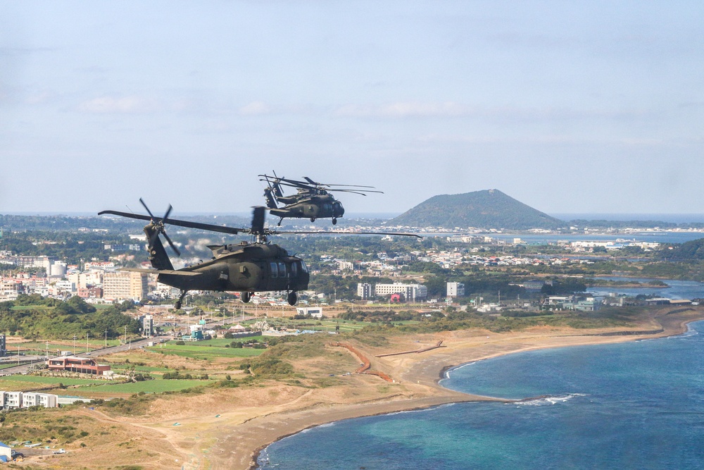 2-2 AHB Conducts Fast-Rope Insertion Training