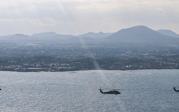 2-2 AHB Conducts Fast-Rope Insertion Training