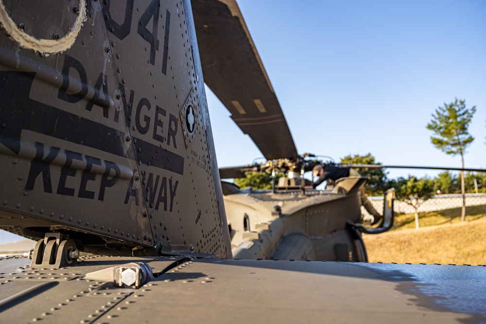 2-2 AHB Conducts Fast-Rope Insertion Training