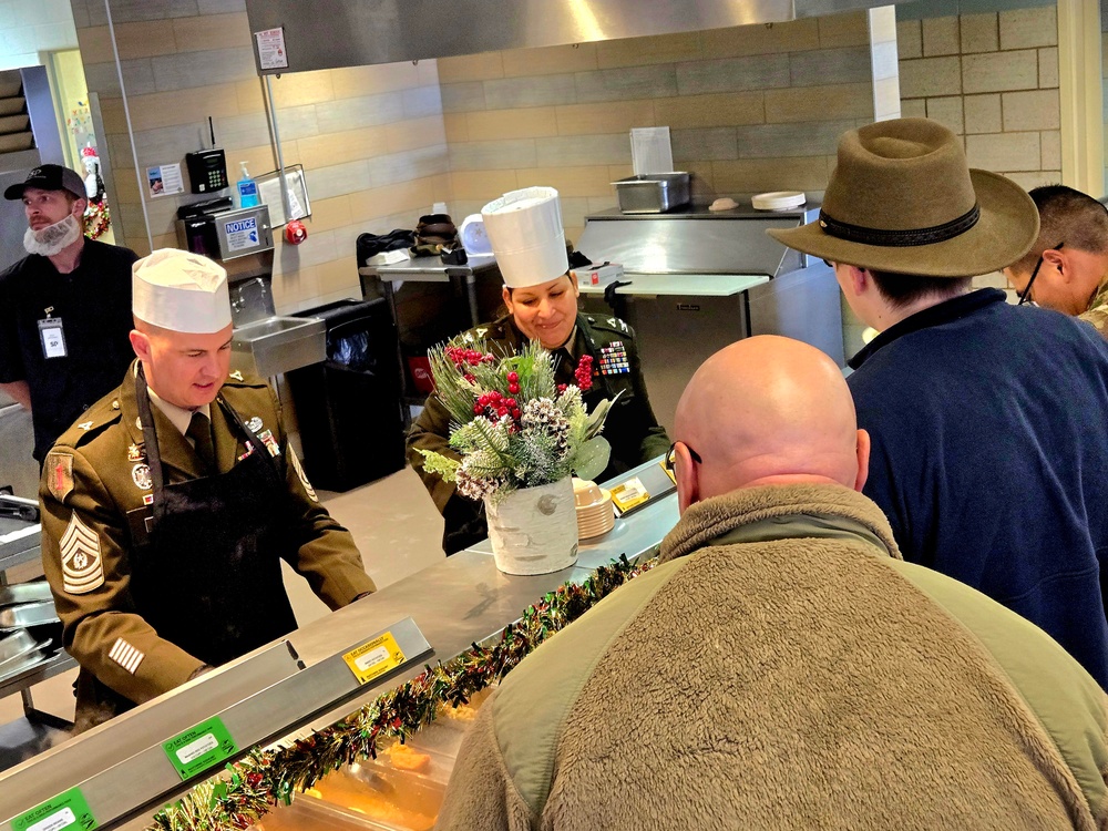 Fort McCoy Garrison leaders support special 2025 dining facility holiday meal for installation team