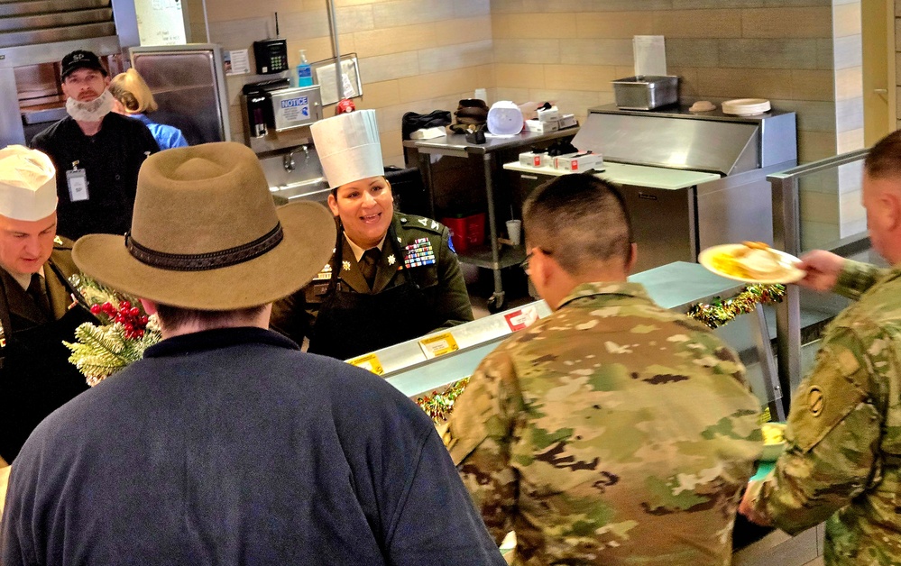 Fort McCoy Garrison leaders support special 2025 dining facility holiday meal for installation team