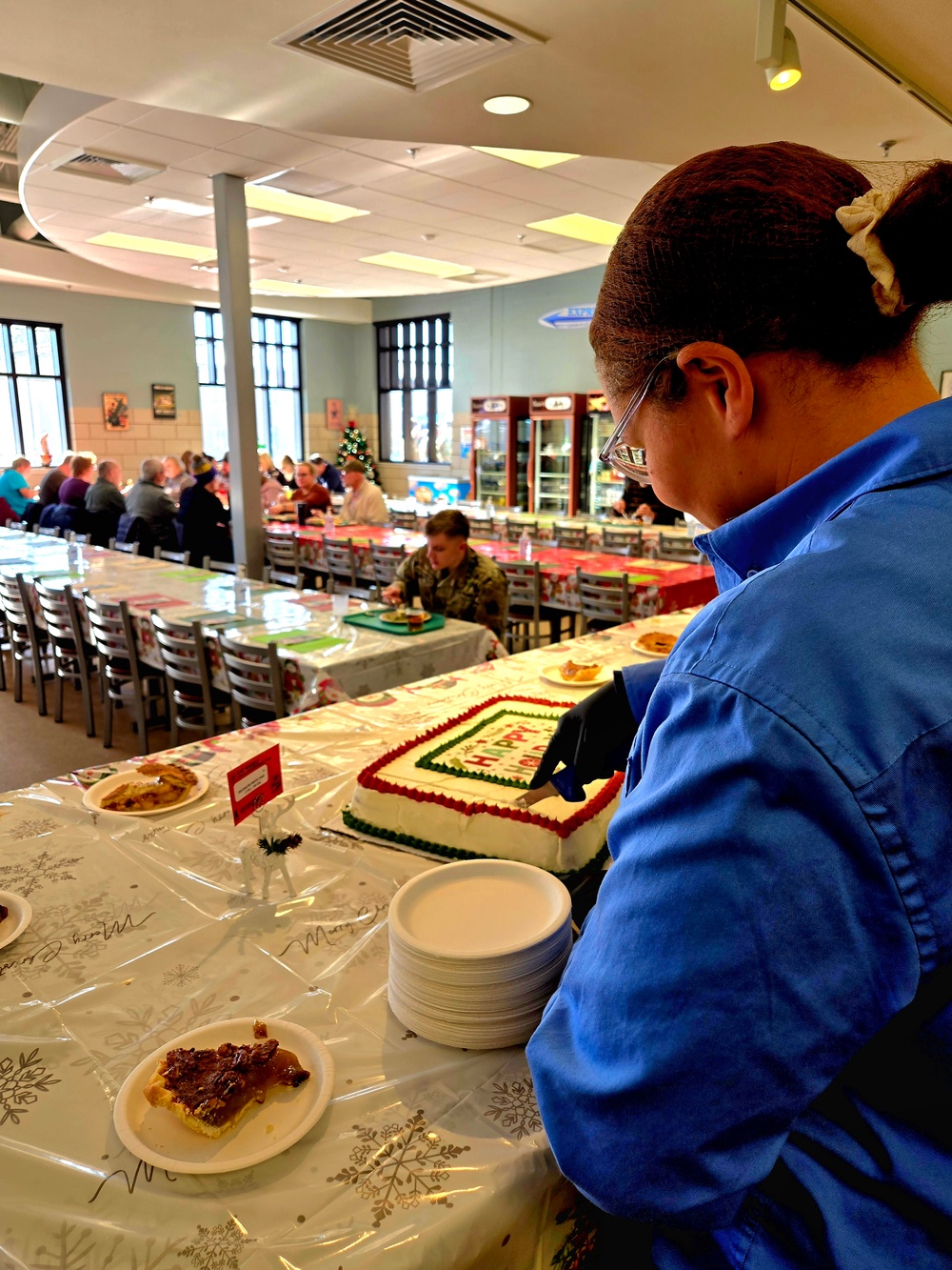 Fort McCoy Garrison leaders support special 2025 dining facility holiday meal for installation team