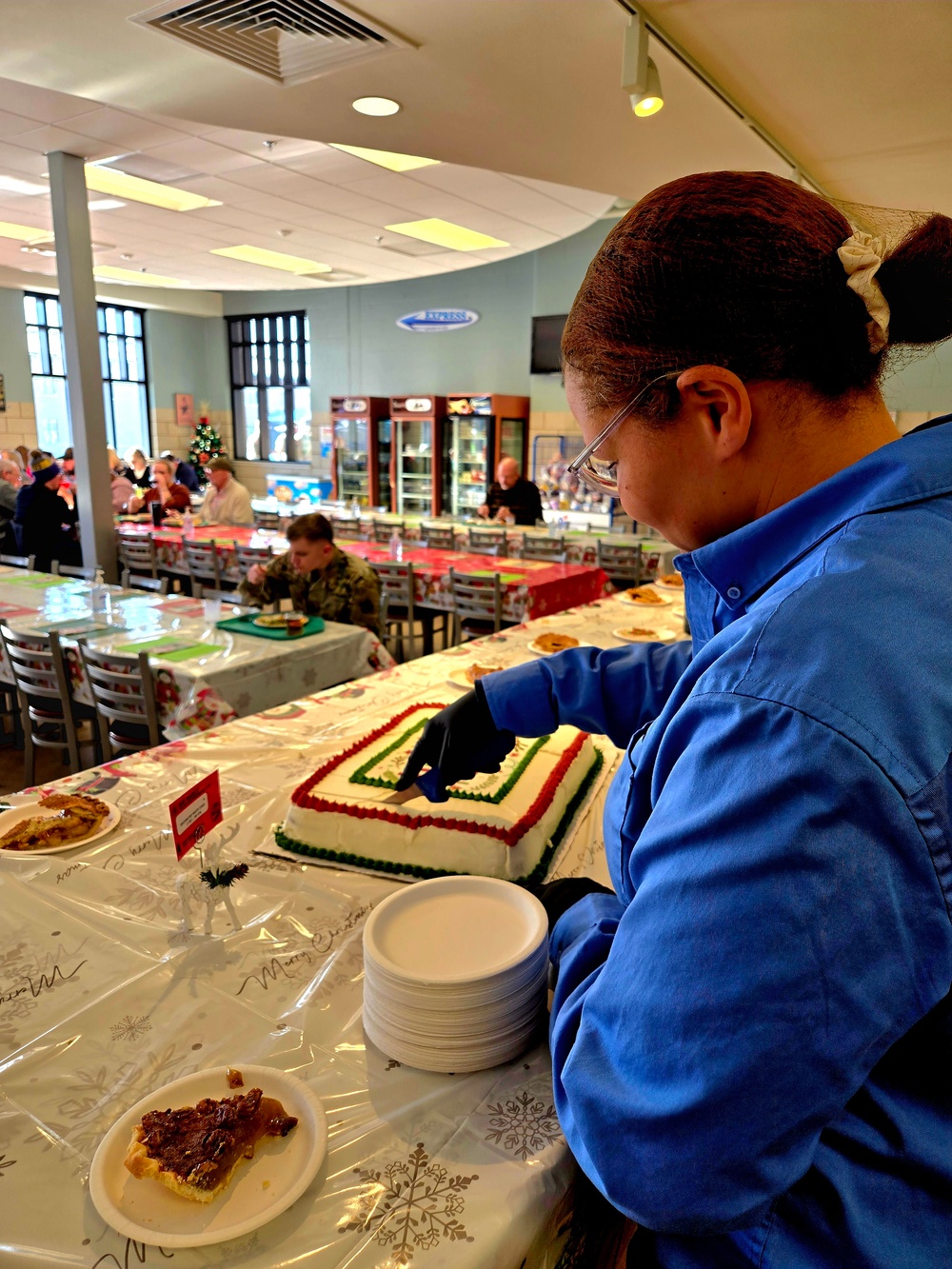 Fort McCoy Garrison leaders support special 2025 dining facility holiday meal for installation team