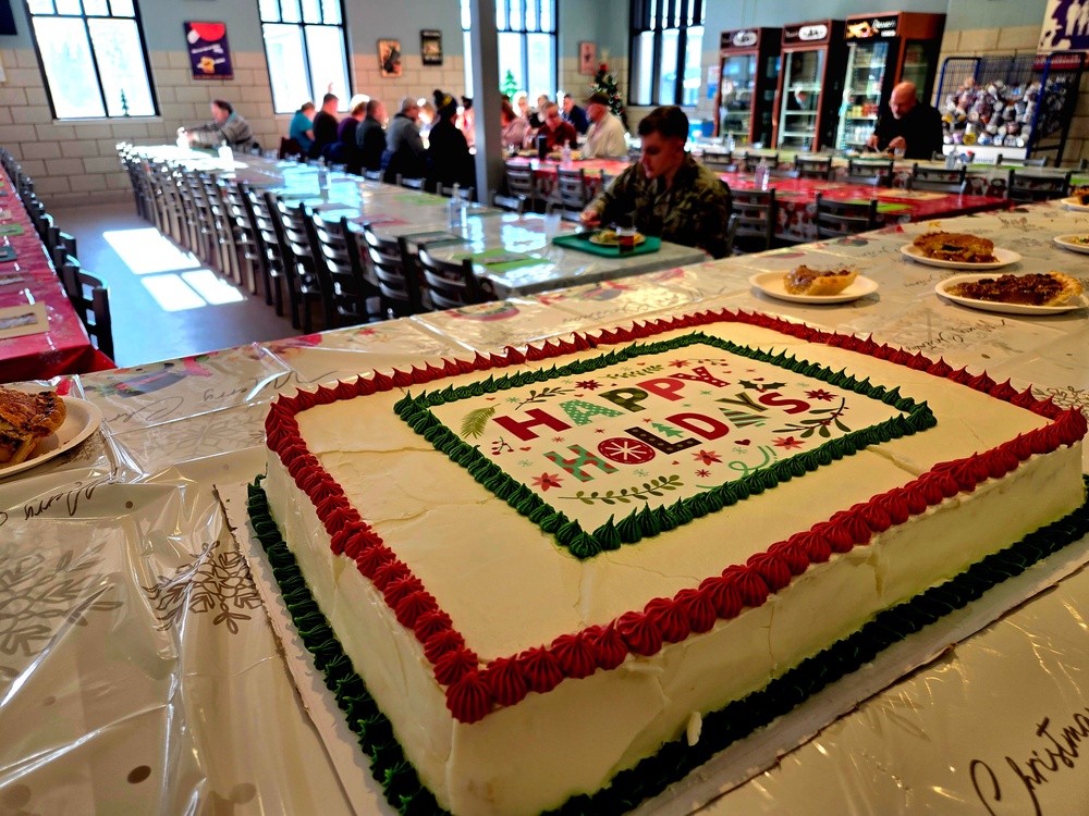 Fort McCoy Garrison leaders support special 2025 dining facility holiday meal for installation team