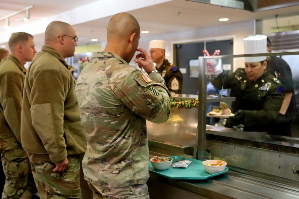 Fort McCoy Garrison leaders support special 2025 dining facility holiday meal for installation team