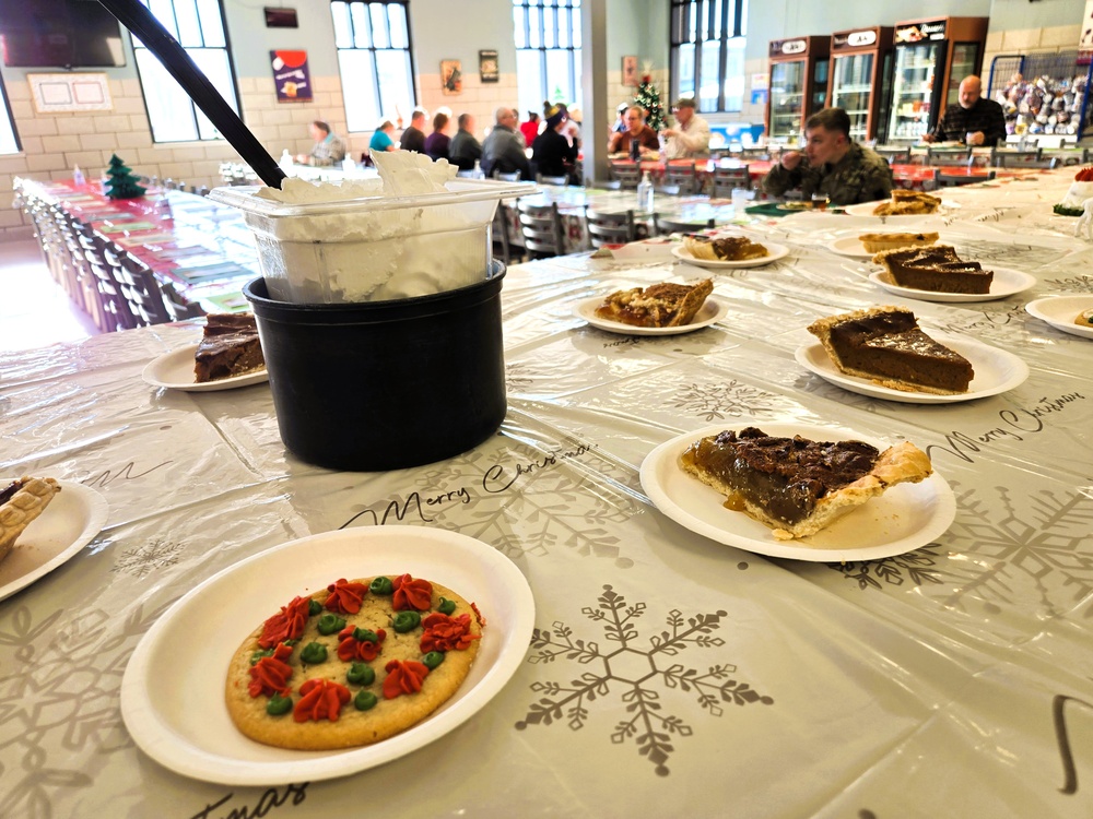 Fort McCoy Garrison leaders support special 2025 dining facility holiday meal for installation team