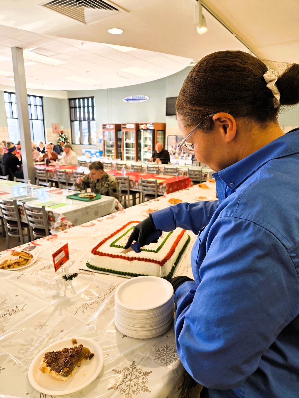 Fort McCoy Garrison leaders support special 2025 dining facility holiday meal for installation team
