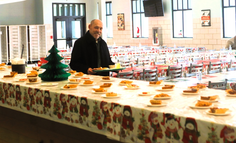 Fort McCoy Garrison leaders support special 2025 dining facility holiday meal for installation team