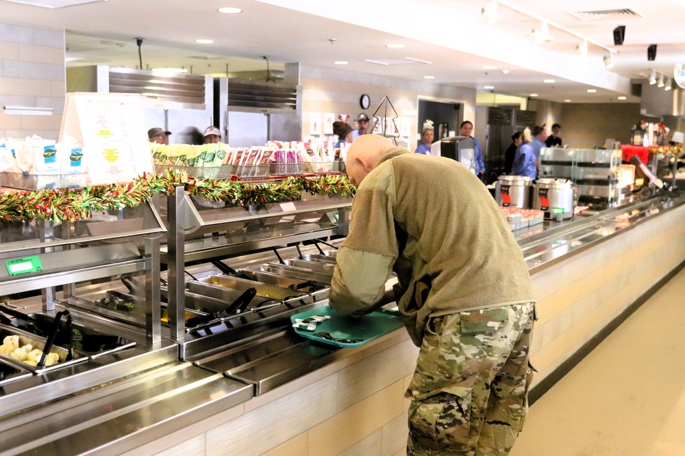 Fort McCoy Garrison leaders support special 2025 dining facility holiday meal for installation team