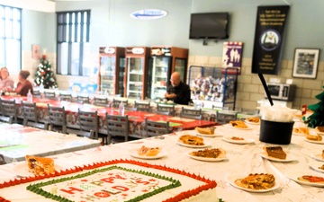 Fort McCoy Garrison leaders support special 2025 dining facility holiday meal for installation team